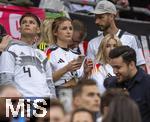 14.06.2024, Fussball UEFA EURO 2024, Vorrunde, 1.Spieltag, Erffnungsspiel Deutschland - Schottland, in der Fuball Arena Mnchen. Familie und Freunde von Nico Schlotterbeck (Deutschland), 