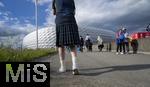 14.06.2024, Fussball UEFA EURO 2024, Vorrunde, 1.Spieltag, Erffnungsspiel Deutschland - Schottland, in der Fuball Arena Mnchen.  Schottische Fans mit traditionellem Kilt kommen am Stadion an. 