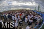 14.06.2024, Fussball UEFA EURO 2024, Vorrunde, 1.Spieltag, Erffnungsspiel Deutschland - Schottland, in der Fuball Arena Mnchen.  Andrang der Fans vor dem Spiel auf der Esplanade 