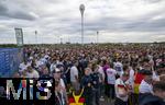 14.06.2024, Fussball UEFA EURO 2024, Vorrunde, 1.Spieltag, Erffnungsspiel Deutschland - Schottland, in der Fuball Arena Mnchen.  Andrang der Fans vor dem Spiel auf der Esplanade 