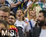 14.06.2024, Fussball UEFA EURO 2024, Vorrunde, 1.Spieltag, Erffnungsspiel Deutschland - Schottland, in der Fuball Arena Mnchen. Lena Wurzenberger, Freundin von Trainer Julian Nagelsmann (Deutschland) mit der Landesflagge als Gesichtsbemalung.  