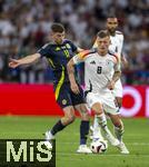 14.06.2024, Fussball UEFA EURO 2024, Vorrunde, 1.Spieltag, Erffnungsspiel Deutschland - Schottland, in der Fuball Arena Mnchen. v.li: Ryan Christie (Schottland) gegen Toni Kroos (Deutschland) 