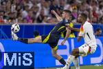 14.06.2024, Fussball UEFA EURO 2024, Vorrunde, 1.Spieltag, Erffnungsspiel Deutschland - Schottland, in der Fuball Arena Mnchen. v.li: Ryan Christie (Schottland) gegen Jonathan Tah (Deutschland) 