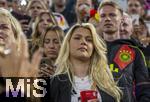 14.06.2024, Fussball UEFA EURO 2024, Vorrunde, 1.Spieltag, Erffnungsspiel Deutschland - Schottland, in der Fuball Arena Mnchen.  Lea Prinz, Freundin von Maximilian Mittelstdt (Deutschland) auf der Tribne.