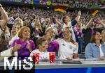 14.06.2024, Fussball UEFA EURO 2024, Vorrunde, 1.Spieltag, Erffnungsspiel Deutschland - Schottland, in der Fuball Arena Mnchen. Lena Wurzenberger (re), Freundin von Trainer Julian Nagelsmann (Deutschland) mit der Landesflagge als Gesichtsbemalung.  