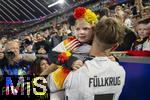 14.06.2024, Fussball UEFA EURO 2024, Vorrunde, 1.Spieltag, Erffnungsspiel Deutschland - Schottland, in der Fuball Arena Mnchen. Niclas Fllkrug (Deutschland) holt sich nach dem Spiel seine Tochter ab um ihr das Spielfeld zu zeigen.