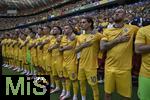 17.06.2024, Fussball UEFA EURO 2024, Vorrunde, Match 10, Rumnien - Ukraine, in der Fuball Arena Mnchen.   

Die Spieler aus Rumnien liegen sich im Arm