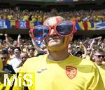 17.06.2024, Fussball UEFA EURO 2024, Vorrunde, Match 10, Rumnien - Ukraine, in der Fuball Arena Mnchen.   Ein rumnischer Fan mit Brille

