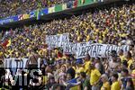 17.06.2024, Fussball UEFA EURO 2024, Vorrunde, Match 10, Rumnien - Ukraine, in der Fuball Arena Mnchen.   Die rumnischen Fans halten Spruchbnder hoch.

