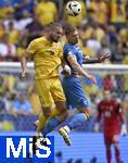 17.06.2024, Fussball UEFA EURO 2024, Vorrunde, Match 10, Rumnien - Ukraine, in der Fuball Arena Mnchen.   v.l. George Puscas (Rumnien) gegen Volodymyr Brazhko (Ukraine) 

