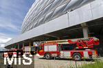 17.06.2024, Fussball UEFA EURO 2024, Vorrunde, Match 10, Rumnien - Ukraine, in der Fuball Arena Mnchen.  Vor dem Stadion stehen Einstzwagen der Feuerwehr Mnchen bereit.
