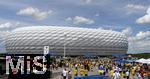 17.06.2024, Fussball UEFA EURO 2024, Vorrunde, Match 10, Rumnien - Ukraine, in der Fuball Arena Mnchen. Zuschauer strmen vor dem Spiel zum Stadion.

