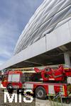 17.06.2024, Fussball UEFA EURO 2024, Vorrunde, Match 10, Rumnien - Ukraine, in der Fuball Arena Mnchen.  Vor dem Stadion stehen Einstzwagen der Feuerwehr Mnchen bereit.
