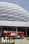 17.06.2024, Fussball UEFA EURO 2024, Vorrunde, Match 10, Rumnien - Ukraine, in der Fuball Arena Mnchen.  Vor dem Stadion stehen Einstzwagen der Feuerwehr Mnchen bereit.
