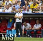 17.06.2024, Fussball UEFA EURO 2024, Vorrunde, Match 10, Rumnien - Ukraine, in der Fuball Arena Mnchen.  Trainer Sergiy Rebrov (Ukraine) nachdenklich an der Seitenlinie. 

