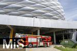 17.06.2024, Fussball UEFA EURO 2024, Vorrunde, Match 10, Rumnien - Ukraine, in der Fuball Arena Mnchen.  Vor dem Stadion stehen Einstzwagen der Feuerwehr Mnchen bereit.
