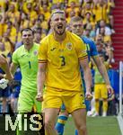 17.06.2024, Fussball UEFA EURO 2024, Vorrunde, Match 10, Rumnien - Ukraine, in der Fuball Arena Mnchen. v.li: Torwart Florin Nita (Rumnien), Radu Dragusin (Rumnien), Artem Dovbyk (Ukraine) 

