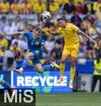 17.06.2024, Fussball UEFA EURO 2024, Vorrunde, Match 10, Rumnien - Ukraine, in der Fuball Arena Mnchen. v.li: Volodymyr Brazhko (Ukraine), Adrian Rus (Rumnien) 

