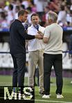 19.06.2024, Fussball UEFA EURO 2024, Vorrunde, 2.Spieltag, Deutschland - Ungarn, in der Stuttgart Arena. v.l. Trainer Vincent Kompany (FC Bayern Mnchen), Moderator Alexander Bommes (ARD Deutschland) und TV Experte Bastian Schweinsteiger (Deutschland) 

