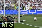 19.06.2024, Fussball UEFA EURO 2024, Vorrunde, 2.Spieltag, Deutschland - Ungarn, in der Stuttgart Arena. Torwart Manuel Neuer (Deutschland) wehrt den Ball ab.

