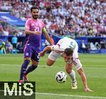 19.06.2024, Fussball UEFA EURO 2024, Vorrunde, 2.Spieltag, Deutschland - Ungarn, in der Stuttgart Arena. v.l. Ilkay Gndogan (Deutschland) gegen Willi Orban (Ungarn) 

