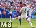 19.06.2024, Fussball UEFA EURO 2024, Vorrunde, 2.Spieltag, Deutschland - Ungarn, in der Stuttgart Arena. v.l. Ilkay Gndogan (Deutschland) gegen Willi Orban (Ungarn) 

