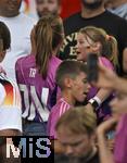 19.06.2024, Fussball UEFA EURO 2024, Vorrunde, 2.Spieltag, Deutschland - Ungarn, in der Stuttgart Arena. Lena Wurzenberger (Deutschland) die Freundin von Trainer Julian Nagelsmann (Deutschland) mit Kind auf dem Arm

