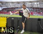 19.06.2024, Fussball UEFA EURO 2024, Vorrunde, 2.Spieltag, Deutschland - Ungarn, in der Stuttgart Arena. Trainer Julian Nagelsmann (Deutschland) klettert ber die Bande
