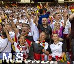 19.06.2024, Fussball UEFA EURO 2024, Vorrunde, 2.Spieltag, Deutschland - Ungarn, in der Stuttgart Arena.  Deutschlandfans aller Alterklassen feiern gemeinsam eine groe Party im Stadion.
