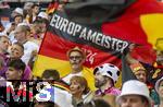 19.06.2024, Fussball UEFA EURO 2024, Vorrunde, 2.Spieltag, Deutschland - Ungarn, in der Stuttgart Arena.  Deutschlandfan hat EUROPAMEISTER auf seienr Flagge geschrieben.

