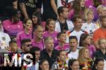 19.06.2024, Fussball UEFA EURO 2024, Vorrunde, 2.Spieltag, Deutschland - Ungarn, in der Stuttgart Arena. Lena Wurzenberger (mitte, Deutschland) die Freundin von Trainer Julian Nagelsmann (Deutschland) 

