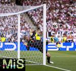 19.06.2024, Fussball UEFA EURO 2024, Vorrunde, 2.Spieltag, Deutschland - Ungarn, in der Stuttgart Arena. Torwart Manuel Neuer (Deutschland) hat den Ball abgewehrt  

