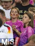 19.06.2024, Fussball UEFA EURO 2024, Vorrunde, 2.Spieltag, Deutschland - Ungarn, in der Stuttgart Arena. Lena Wurzenberger (mitte, Deutschland) die Freundin von Trainer Julian Nagelsmann (Deutschland) auf der Tribne

