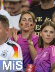 19.06.2024, Fussball UEFA EURO 2024, Vorrunde, 2.Spieltag, Deutschland - Ungarn, in der Stuttgart Arena. Lena Wurzenberger (mitte, Deutschland) die Freundin von Trainer Julian Nagelsmann (Deutschland) auf der Tribne

