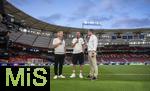 19.06.2024, Fussball UEFA EURO 2024, Vorrunde, 2.Spieltag, Deutschland - Ungarn, in der Stuttgart Arena. Nach dem Spiel, v.li: Bastian Schweinsteiger, Trainer Julian Nagelsmann (Deutschland), Alexander Bommes (ARD-TV) beim Interview.

