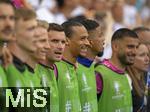 19.06.2024, Fussball UEFA EURO 2024, Vorrunde, 2.Spieltag, Deutschland - Ungarn, in der Stuttgart Arena. Leroy Sane (Deutschland) lacht bei der Hymne 

