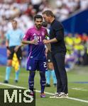 19.06.2024, Fussball UEFA EURO 2024, Vorrunde, 2.Spieltag, Deutschland - Ungarn, in der Stuttgart Arena. Trainer Julian Nagelsmann (Deutschland) flstert Ilkay Gndogan (Deutschland) was ins Ohr

