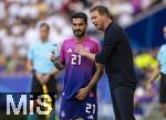 19.06.2024, Fussball UEFA EURO 2024, Vorrunde, 2.Spieltag, Deutschland - Ungarn, in der Stuttgart Arena. Trainer Julian Nagelsmann (Deutschland) flstert Ilkay Gndogan (Deutschland) was ins Ohr

