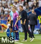 19.06.2024, Fussball UEFA EURO 2024, Vorrunde, 2.Spieltag, Deutschland - Ungarn, in der Stuttgart Arena. Trainer Julian Nagelsmann (Deutschland) muntert Chris Jan Fhrich (Deutschland) auf.

