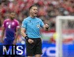 19.06.2024, Fussball UEFA EURO 2024, Vorrunde, 2.Spieltag, Deutschland - Ungarn, in der Stuttgart Arena. Schiedsrichter Danny Makkelie (Holland) ist unzufrieden.

