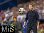 19.06.2024, Fussball UEFA EURO 2024, Vorrunde, 2.Spieltag, Deutschland - Ungarn, in der Stuttgart Arena. Trainer Julian Nagelsmann (Deutschland) blickt zum Ball.

