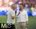 19.06.2024, Fussball UEFA EURO 2024, Vorrunde, 2.Spieltag, Deutschland - Ungarn, in der Stuttgart Arena. Bastian Schweinsteiger und Alexander Bommes am Spielfeldrand bei der Live-Moderation.
 
