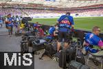 19.06.2024, Fussball UEFA EURO 2024, Vorrunde, 2.Spieltag, Deutschland - Ungarn, in der Stuttgart Arena. Sportfotografen am Spielfeldrand mit sehr viel technischem Equipment

