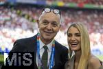 19.06.2024, Fussball UEFA EURO 2024, Vorrunde, 2.Spieltag, Deutschland - Ungarn, in der Stuttgart Arena. DFB Prsident Bernd Neuendorf (li, Deutschland) mit einer TV-Moderatorin

