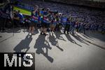 19.06.2024, Fussball UEFA EURO 2024, Vorrunde, 2.Spieltag, Deutschland - Ungarn, in der Stuttgart Arena. Sportfotografen werfen Schatten

