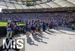 19.06.2024, Fussball UEFA EURO 2024, Vorrunde, 2.Spieltag, Deutschland - Ungarn, in der Stuttgart Arena. Sportfotografen werfen Schatten

