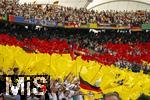 19.06.2024, Fussball UEFA EURO 2024, Vorrunde, 2.Spieltag, Deutschland - Ungarn, in der Stuttgart Arena. Fhnchen mit den Deutschen Farben werden von den Fans geschwenkt  

