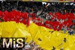 19.06.2024, Fussball UEFA EURO 2024, Vorrunde, 2.Spieltag, Deutschland - Ungarn, in der Stuttgart Arena. Fhnchen mit den Deutschen Farben werden von den Fans geschwenkt  

