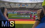 19.06.2024, Fussball UEFA EURO 2024, Vorrunde, 2.Spieltag, Deutschland - Ungarn, in der Stuttgart Arena. Stadionbersicht vor Anpfiff, Team Deutschland bei der Hymne
