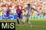 19.06.2024, Fussball UEFA EURO 2024, Vorrunde, 2.Spieltag, Deutschland - Ungarn, in der Stuttgart Arena. re: Dominik Szoboszlai (Ungarn) gegen Maximilian Mittelstdt (Deutschland).

